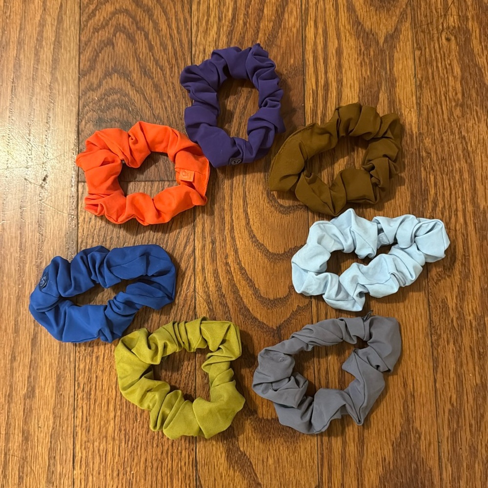 Lululemon uplifting scrunchie